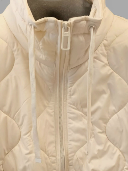 Жилет утепленный с капюшоном Lecomte